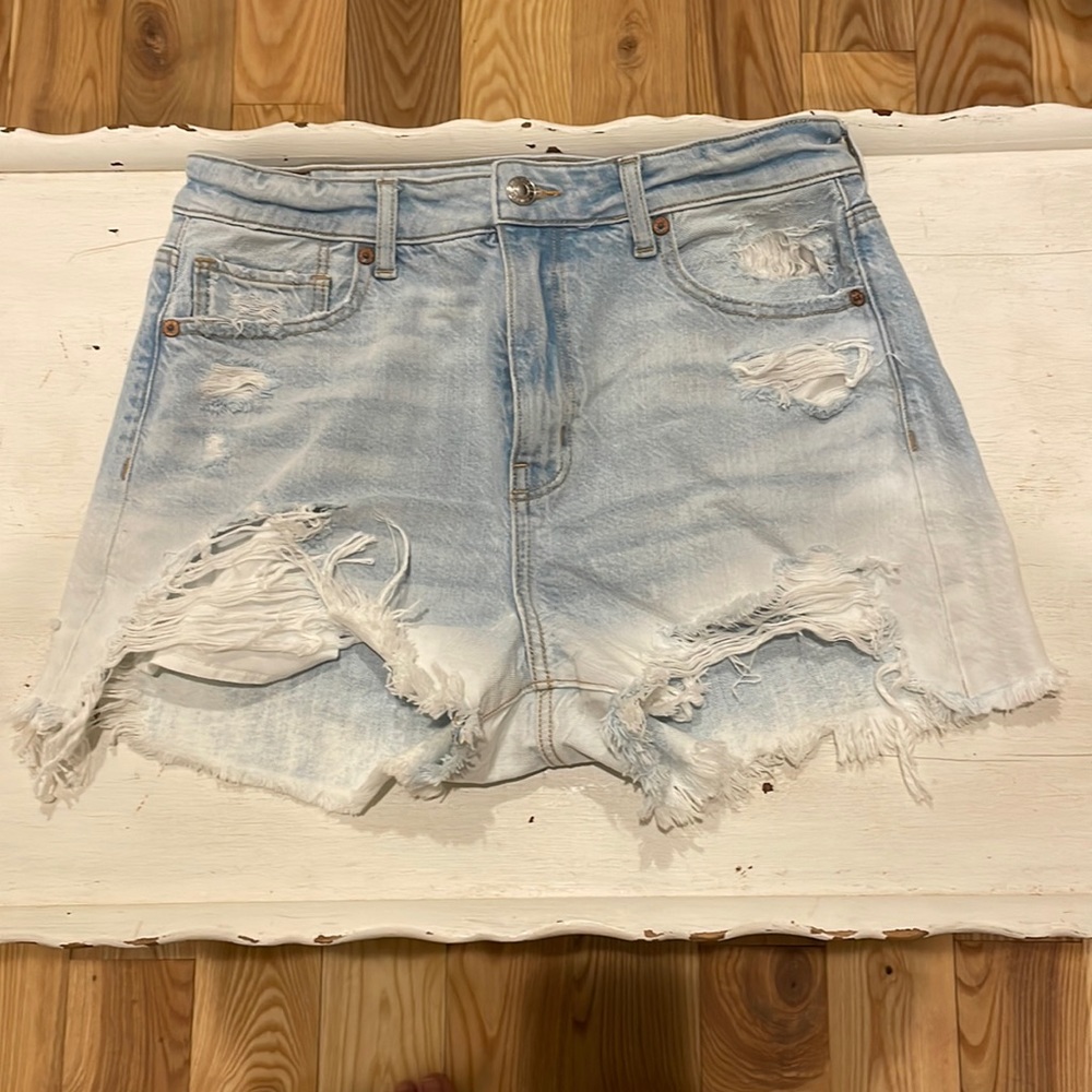 Distressed light Jean shorts. Size 6